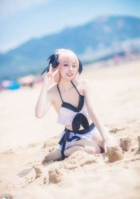 动漫人物互相差差